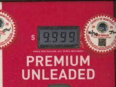 La stazione di servizio di Big Sur, in California, addebita $ 10 per un litro di benzina