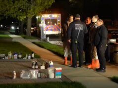 Francisco Sanles, il cui figlio adolescente è stato arrestato dopo che un artificiere ha distrutto sostanze chimiche a Syosset, nella contea di Nassau, New York