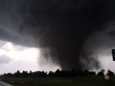 Il tornado semina il caos nell’Oklahoma nordoccidentale tra forti tempeste nelle pianure