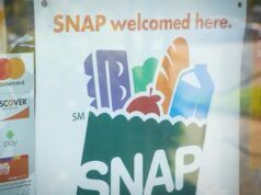 La nuova fattura consentirebbe ai destinatari SNAP di acquistare pollo caldo allo spiedo