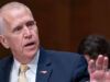 Il senatore della NC Thom Tillis lascia l’opposizione, aprendo la strada a Kevin Warsh per diventare presidente della Fed