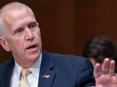 Il senatore della NC Thom Tillis lascia l’opposizione, aprendo la strada a Kevin Warsh per diventare presidente della Fed