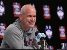 L’allenatore dell’UConn Dan Hurley rifocalizza gli Huskies: “Qui per giocare, non per guardare”