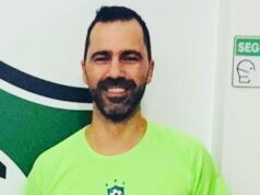 L’allenatore di calcio femminile ha detto alla giocatrice di iscriversi al sito per adulti e l’ha minacciata di ‘sculacciata’