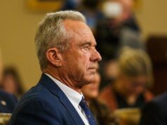 Kennedy torna a commentare “teste di balena, teste di orso e parti di procione”