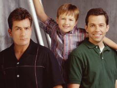 Perché Charlie Sheen di Due Uomini e Mezzo non ha contattato John Cryer