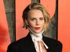 Charlize Theron si arrampica su roccia con la figliaAgosto