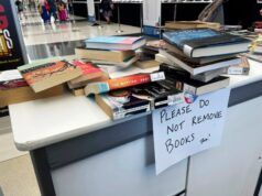 La lotta contro i divieti sui libri si trasforma in una sfida a più titoli provenienti da gruppi esterni