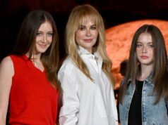 Nicole Kidman abbraccia Sunday e Faith per 2 minuti al giorno
