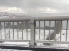 Neve, grandine e trombe marine hanno colpito Seattle in un raro evento meteorologico di aprile