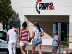 Il leader del capitolo Turning Point USA si è dimesso, dicendo che il gruppo si era allontanato dalla visione