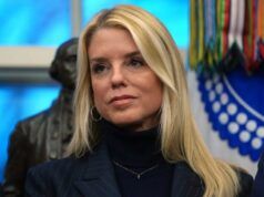 Secondo quanto riferito, Trump ha discusso del licenziamento del procuratore generale Pam Bondi