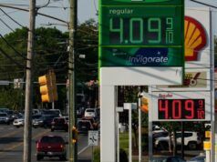 Il 77% dà la colpa a Trump per i prezzi del gas: sondaggio