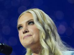 Erica Kirk è stata vista piangere dopo la sparatoria alla cena dei corrispondenti della Casa Bianca