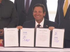 Governatore della Florida. DeSantis firma un disegno di legge per eliminare i programmi DEI