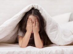 La mamma organizza una festa per il pigiama party: è scioccata da ciò che le dice la bambina