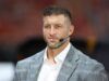 I fan della NFL pregano per l’ex QB dei Broncos Tim Tebow