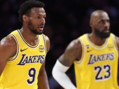 LeBron James diventa virale con un alley-oop di Brony James contro i Rockets