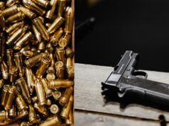 Inquadrature aperte alla cena dei corrispondenti della Casa Bianca: Trump, Vance e il governo scortati alla sicurezza