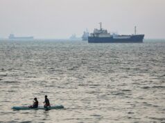 La diplomazia delle cannoniere si intensifica nello Stretto di Hormuz, mettendo in pericolo il traballante cessate il fuoco