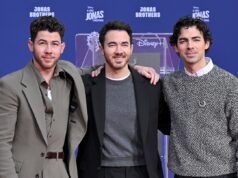Nick Jonas, Joe Jonas, Kevin Jonas su madre Denise dopo un ictus