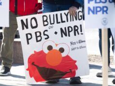 Il taglio dei finanziamenti di Trump a NPR e PBS è bloccato dai giudici, ma il danno è già fatto