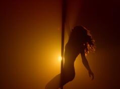 Lo studente di medicina indiano raccoglie migliaia di persone con la bomba MAGA generata dall’intelligenza artificiale